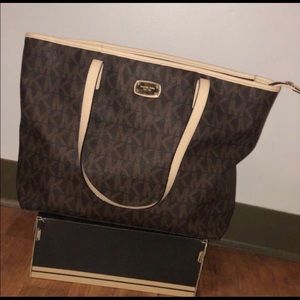Micheal Kors tote